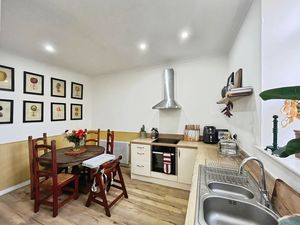 Kitchen Diner- click for photo gallery